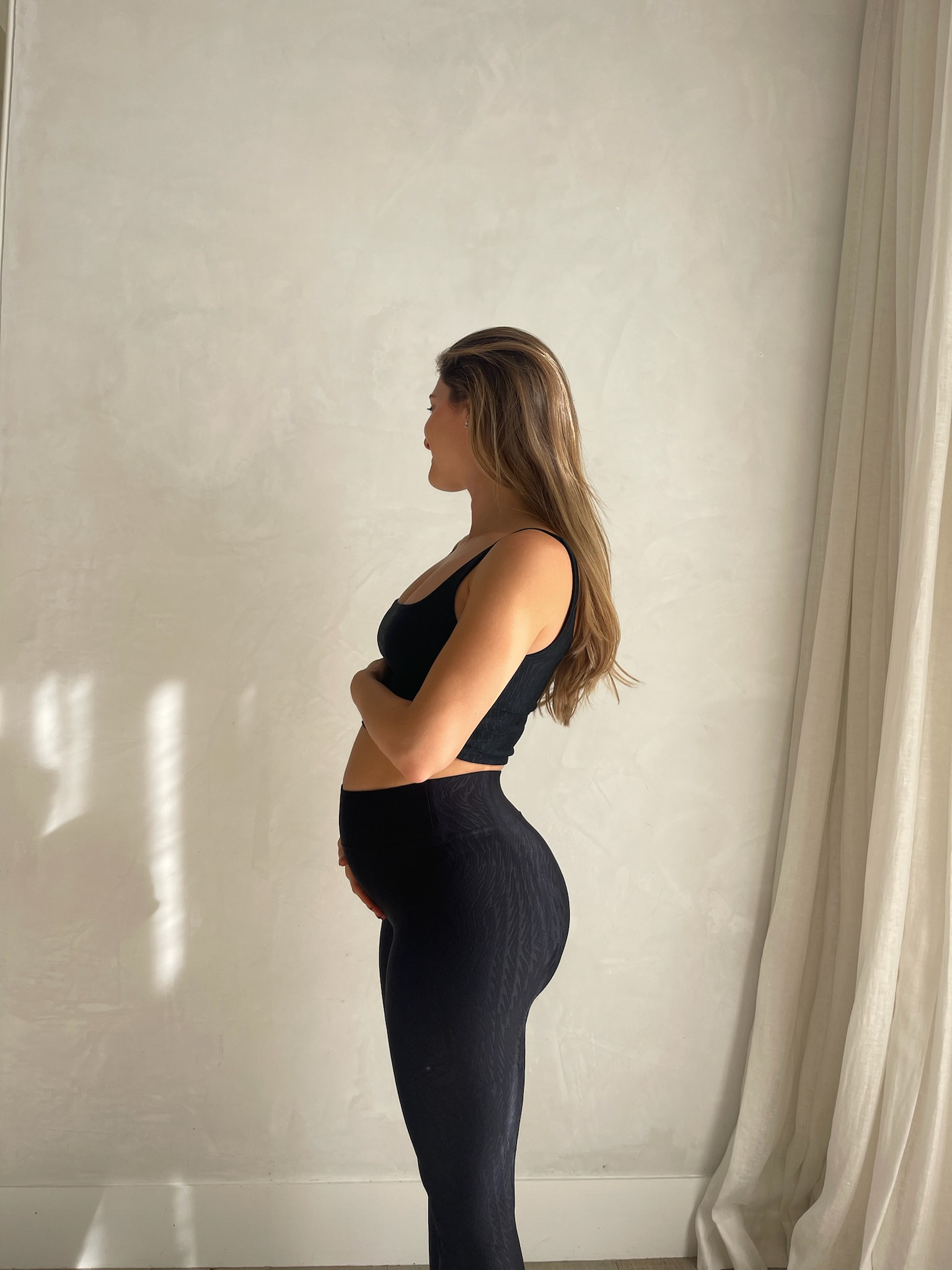 fall pregnancy casual outfit leggings - By Lauren M